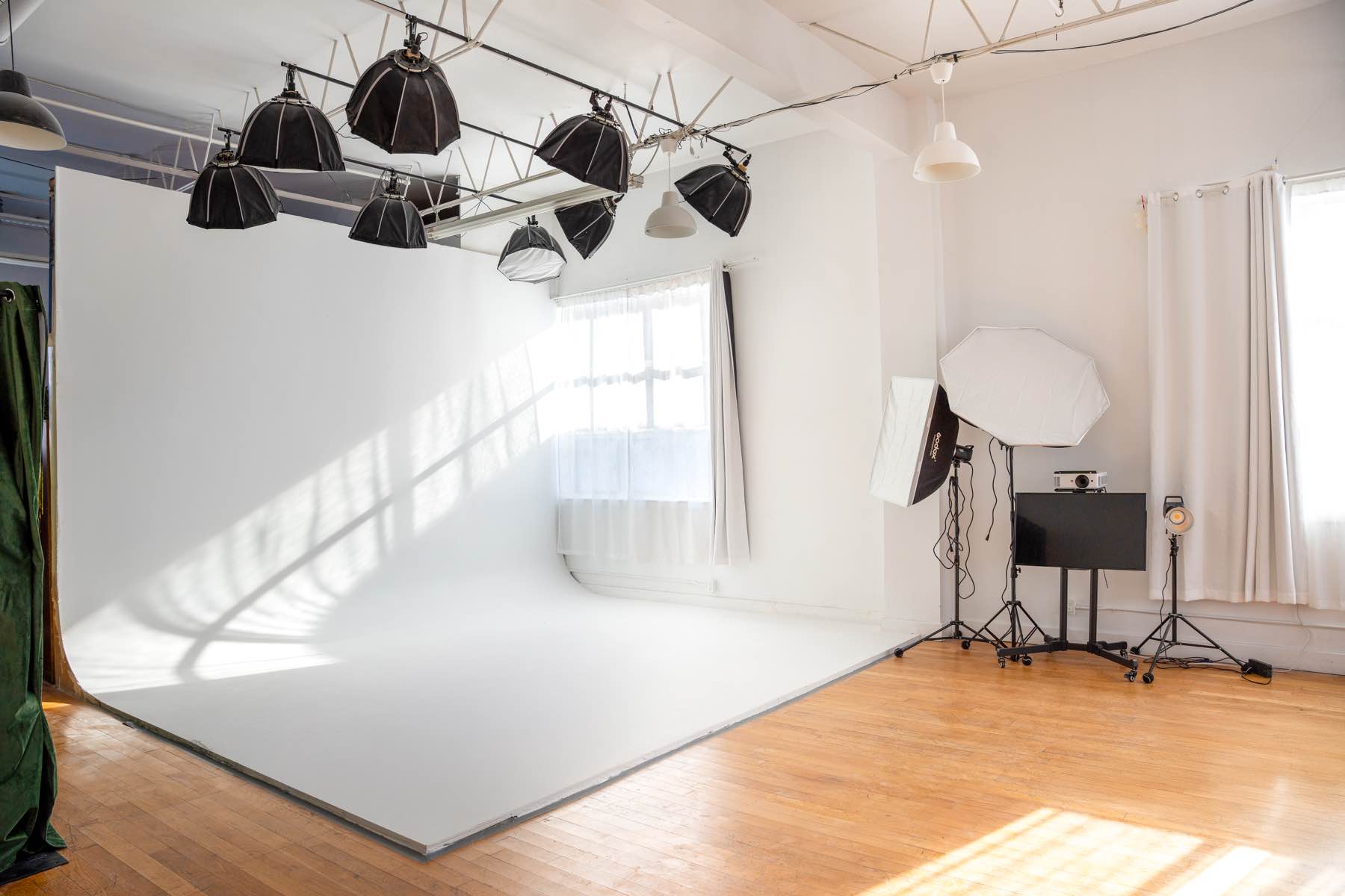 Clean, professional white cyclorama wall perfect for portraits, product photography, and content creation with seamless backgrounds.